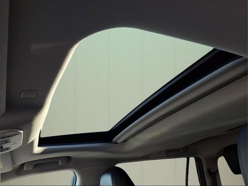 Used 2022 Toyota Highlander XLE image 14