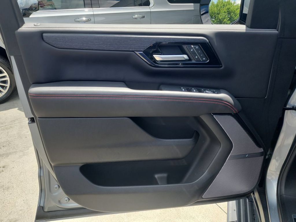 Certified 2025 GMC Yukon XL AT4 Ultimate AWD/4WD image 22