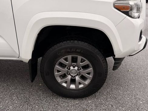 Used 2018 Toyota Tacoma SR5 image 9