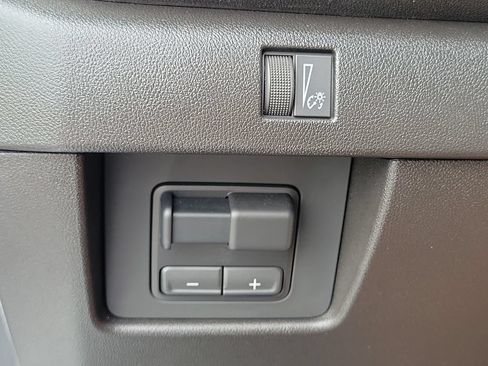 Used 2026 Chevrolet Colorado Trail Boss AWD/4WD image 15