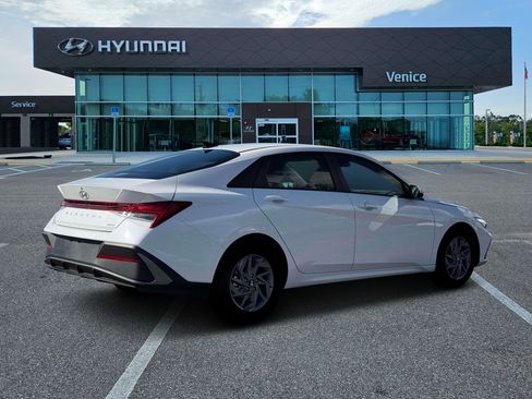 New 2026 Hyundai Elantra Hybrid FWD image 27