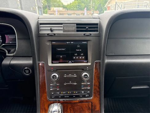 Used 2015 Lincoln Navigator 4WD image 14