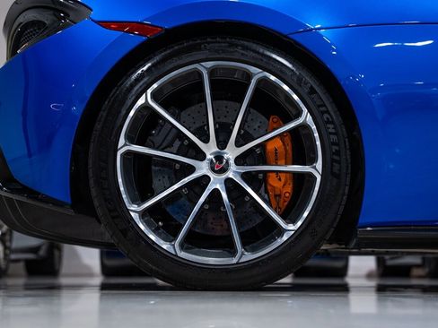 Used 2018 McLaren 570S Spider image 15