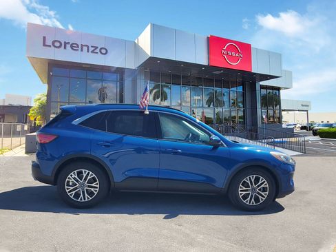 Used 2022 Ford Escape SEL w/ Technology Package image 4