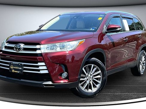 Used 2019 Toyota Highlander XLE AWD/4WD image 3