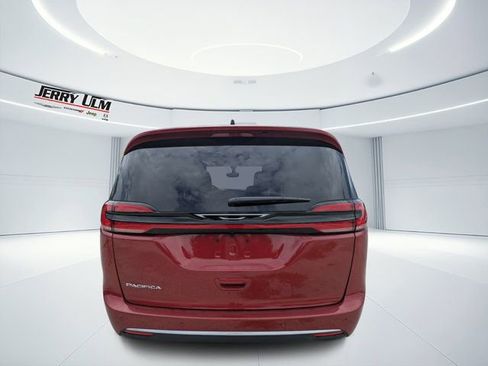 New 2027 Chrysler Pacifica Select FWD image 4