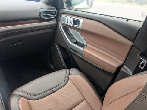 Used 2023 Ford Explorer King Ranch w/ Technology Package image 19