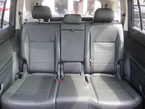 Used 2020 Volkswagen Tiguan SE image 21