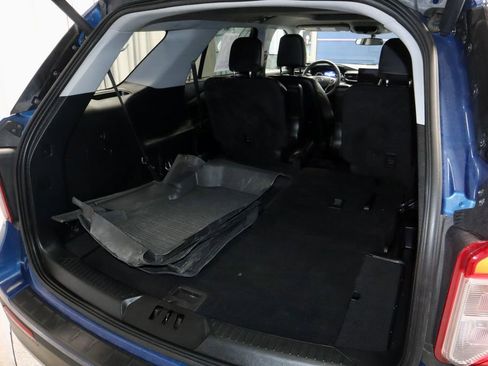 Used 2023 Ford Explorer XLT w/ Equipment Group 202A AWD/4WD image 16