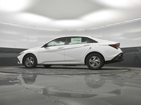 New 2026 Hyundai Elantra SE FWD image 36