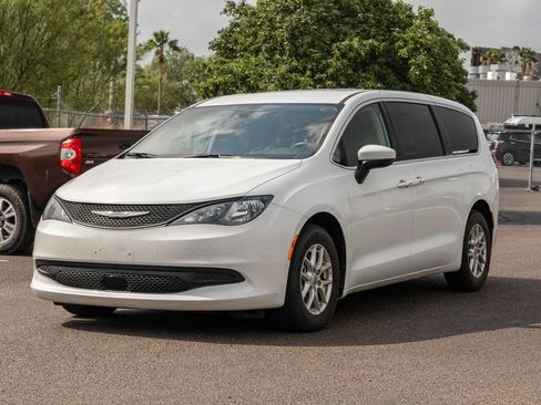 Used 2023 Chrysler Voyager LX FWD image 3