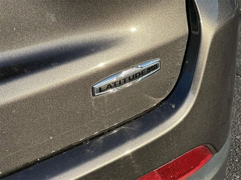 Used 2022 Jeep Compass Latitude image 10