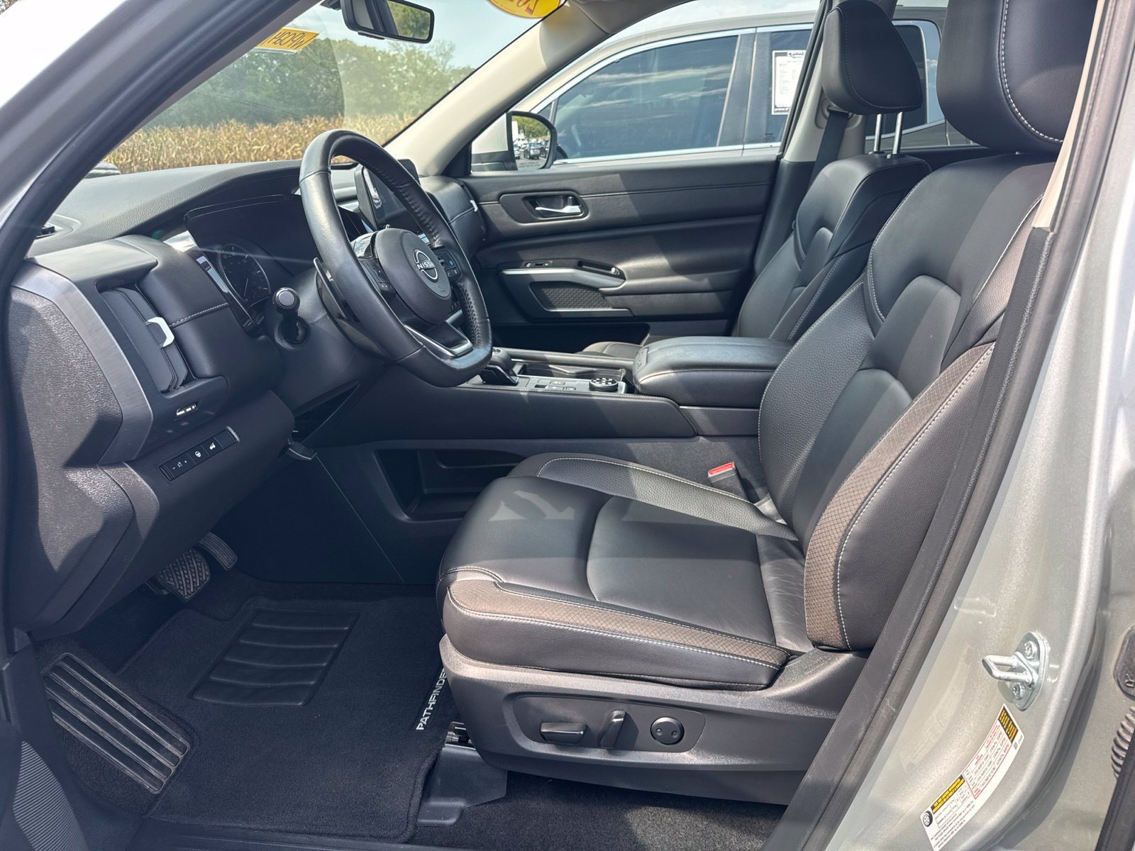 Used 2025 Nissan Pathfinder SL AWD/4WD image 20