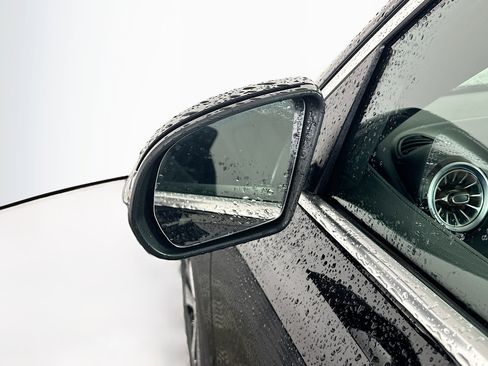 Used 2025 Mercedes-Benz GLB 250 4MATIC image 16
