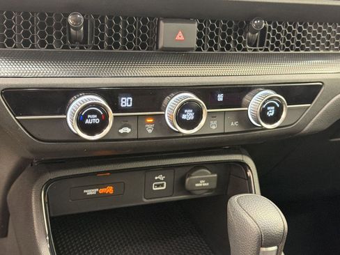 Used 2025 Honda CR-V LX image 17