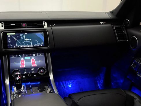 Used 2022 Land Rover Range Rover Sport SVR image 32