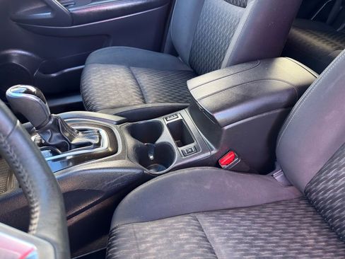 Used 2018 Nissan Rogue SV w/ Premium Package AWD/4WD image 4