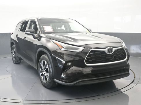 Used 2021 Toyota Highlander XLE image 9