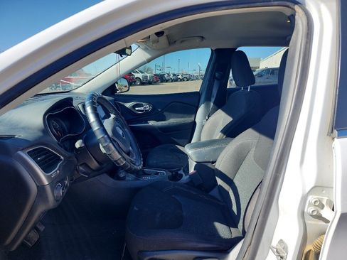 Used 2019 Jeep Cherokee Latitude w/ Popular Appearance Group image 15