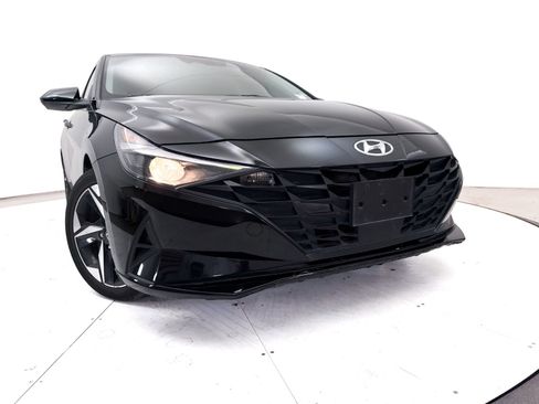 Used 2023 Hyundai Elantra SEL w/ Convenience Package FWD image 6