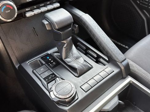 Used 2025 Toyota Tacoma SR5 AWD/4WD image 25
