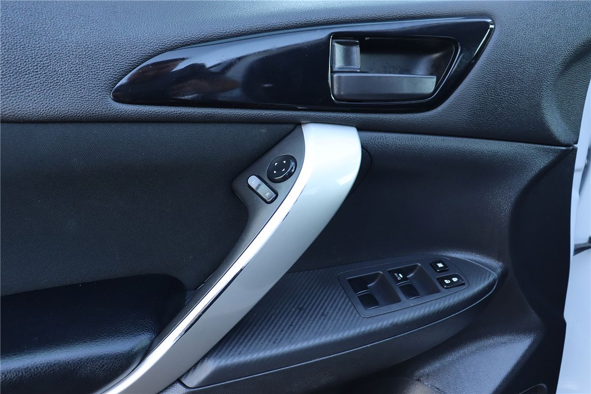 Used 2024 Mitsubishi Eclipse Cross ES AWD/4WD image 24