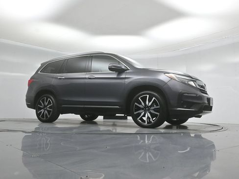 Used 2019 Honda Pilot Touring image 3