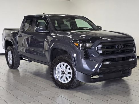 Certified 2025 Toyota Tacoma SR5 image 2