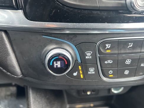 Used 2023 Chevrolet Traverse LT image 27