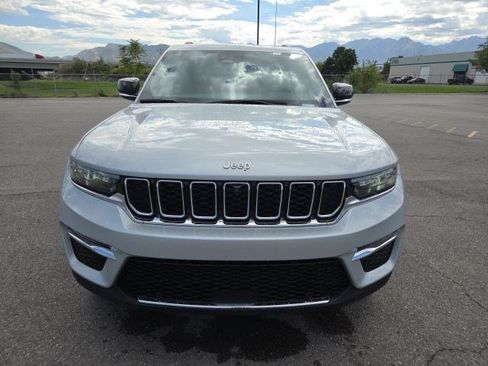 Used 2025 Jeep Grand Cherokee Limited w/ Luxury Tech Group II AWD/4WD image 9