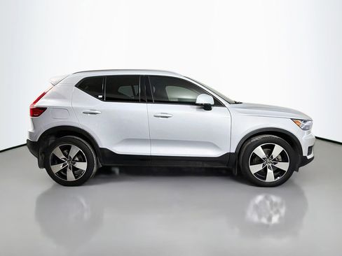 Used 2020 Volvo XC40 T4 Momentum w/ Protection Package Premier FWD image 5