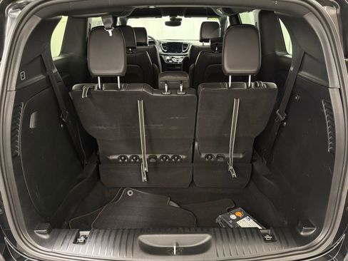 Used 2025 Chrysler Pacifica Select FWD image 5
