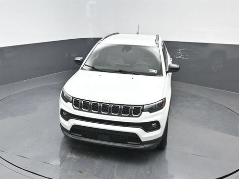 Used 2024 Jeep Compass Latitude AWD/4WD image 17