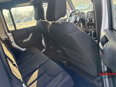 Used 2015 Jeep Wrangler Unlimited Sahara w/ Dual Top Group image 26