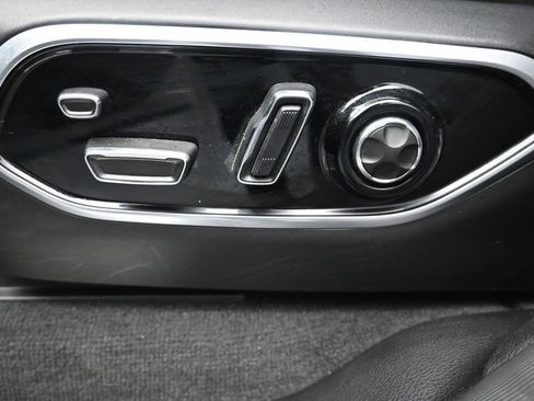 Used 2023 Jeep Grand Cherokee Overland w/ Luxury Tech Group IV RWD image 11