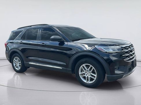 Used 2025 Ford Explorer Active RWD image 3