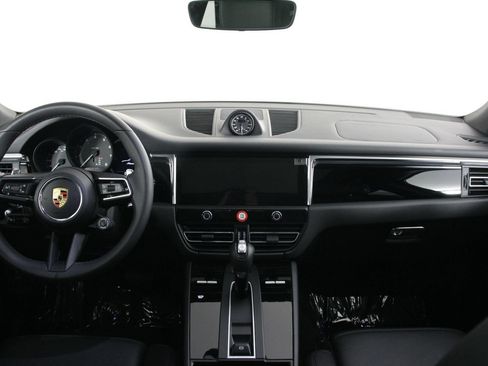 Certified 2026 Porsche Macan AWD/4WD image 11