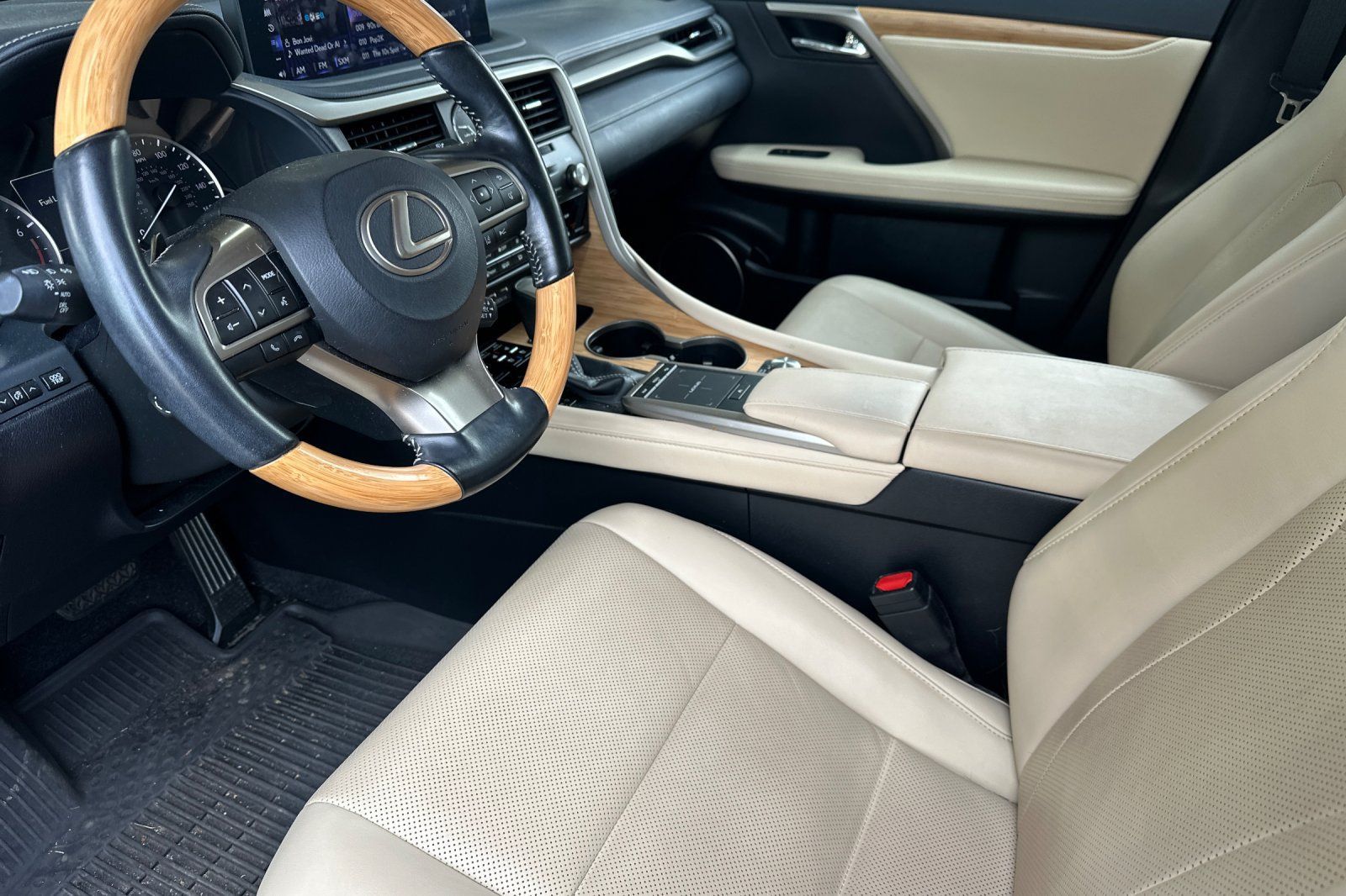 Used 2022 Lexus RX 350L FWD w/ Premium Package image 6