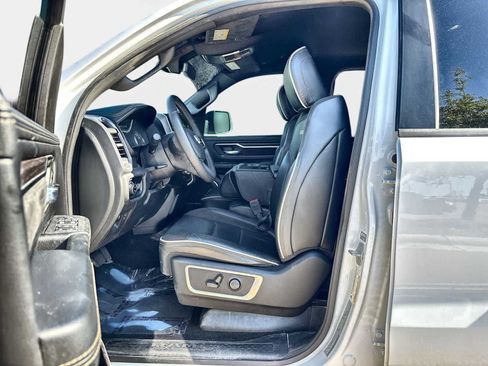 Used 2025 RAM 1500 Laramie AWD/4WD image 10