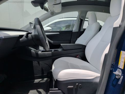 Used 2024 Tesla Model Y Long Range AWD/4WD image 16