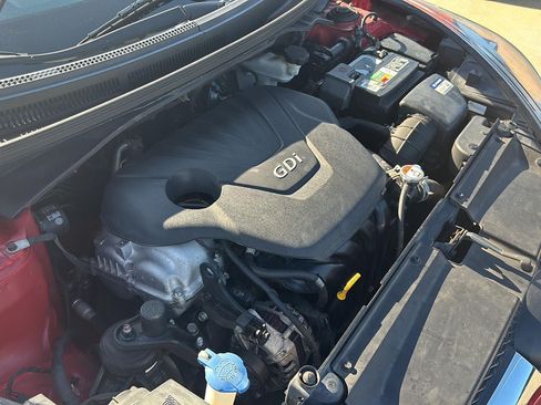 Used 2017 Hyundai Veloster FWD image 31