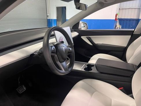 Used 2021 Tesla Model Y Long Range image 23