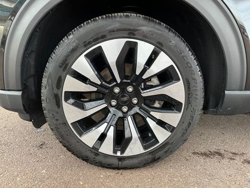 Used 2025 Ford Explorer Platinum w/ LUX Leather Package AWD/4WD image 41