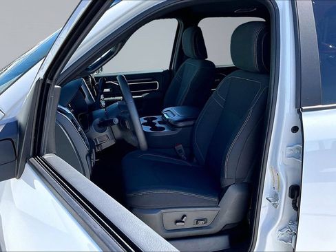 Certified 2026 RAM 2500 Big Horn AWD/4WD image 3