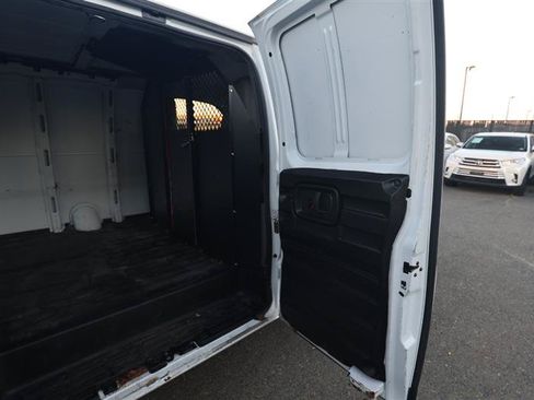 Used 2018 Chevrolet Express 2500 w/ Driver Convenience Package RWD image 17
