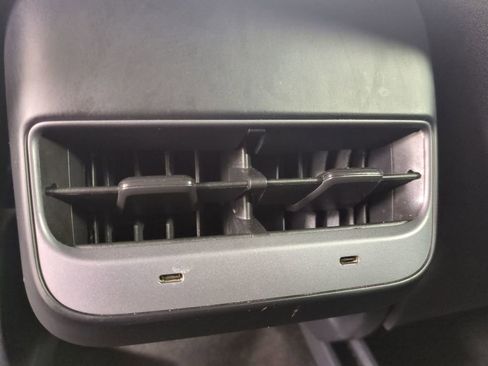 Used 2023 Tesla Model Y AWD image 17