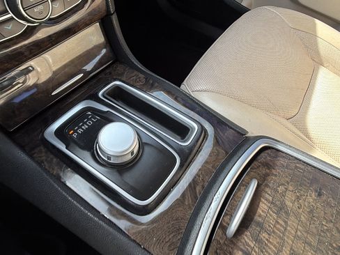 Used 2018 Chrysler 300 Limited image 29