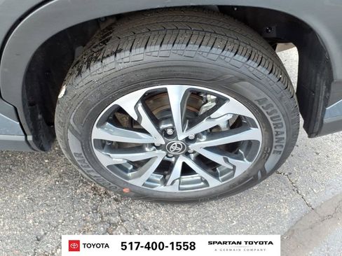 Used 2025 Toyota Corolla Cross XLE AWD/4WD image 11