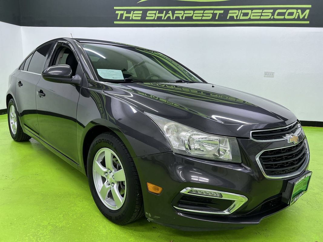 Used 2016 Chevrolet Cruze LT w/ Technology Package FWD image 2