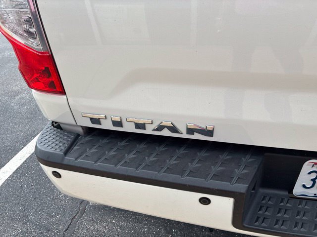 Used 2019 Nissan Titan SV w/ SV Convenience Package AWD/4WD image 4
